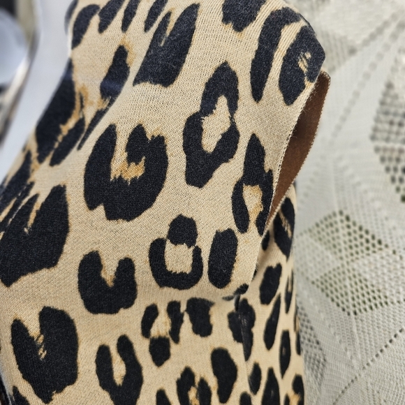 Chico's small (0) Animal print & colorblock reversible Cardigan. Open front. - Picture 11 of 13